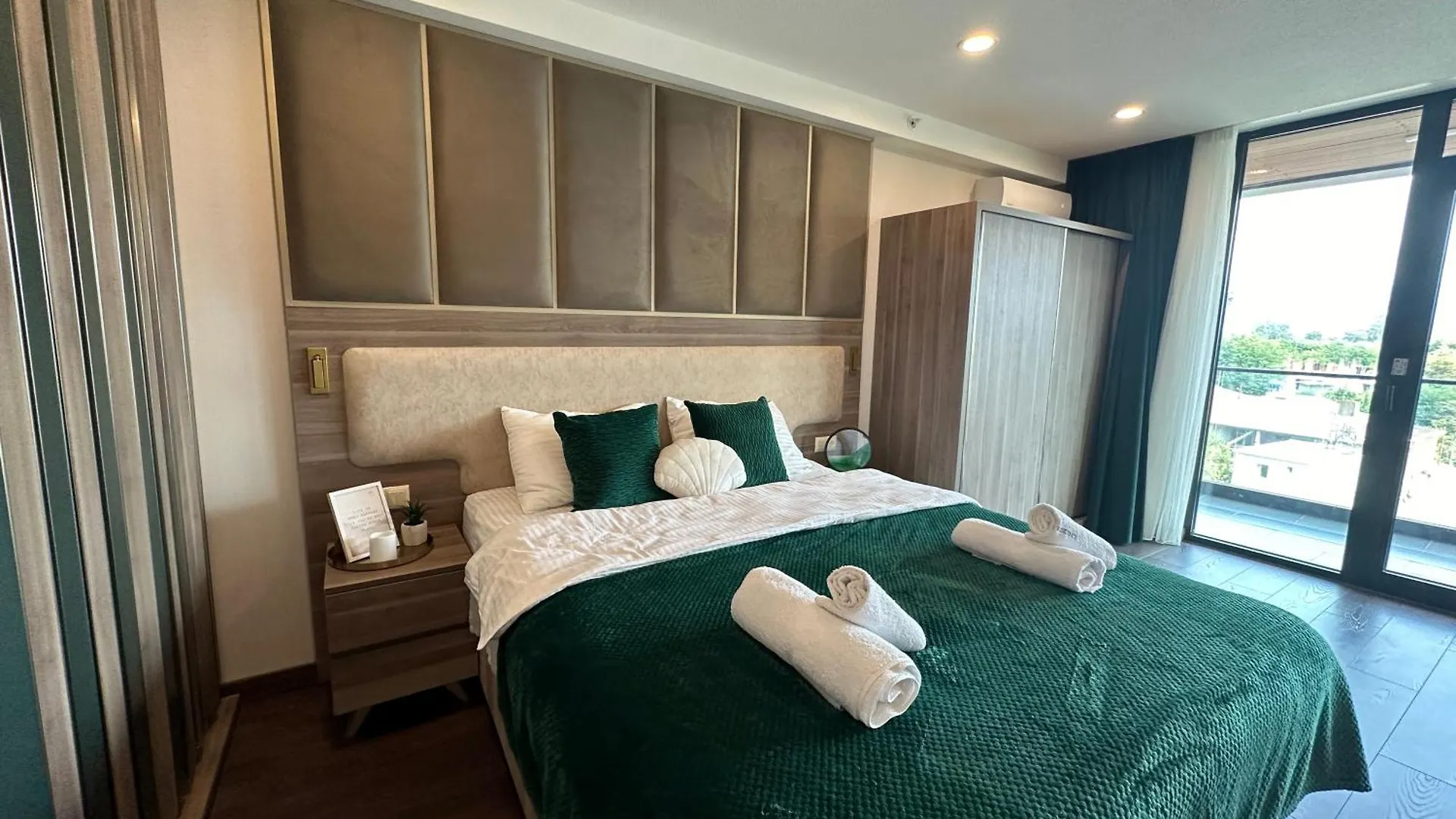 Luxury Family Apartment With Stunning Mountain View Batumi