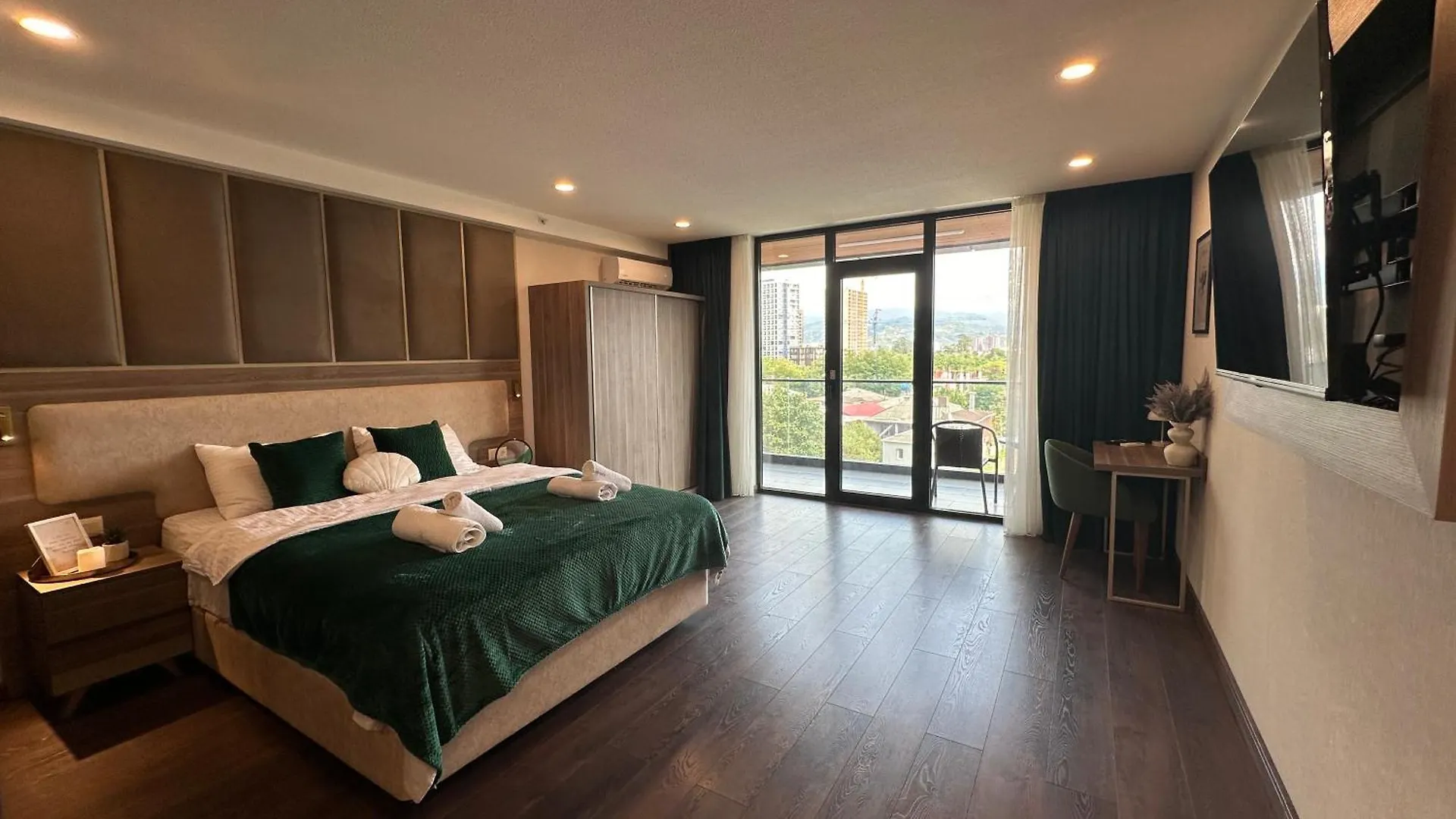 Luxury Family Apartment With Stunning Mountain View Batumi