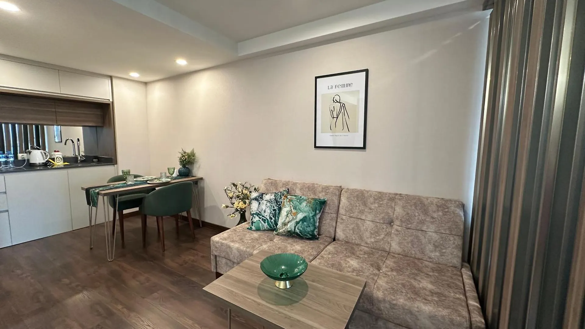 Luxury Family Apartment With Stunning Mountain View Batumi