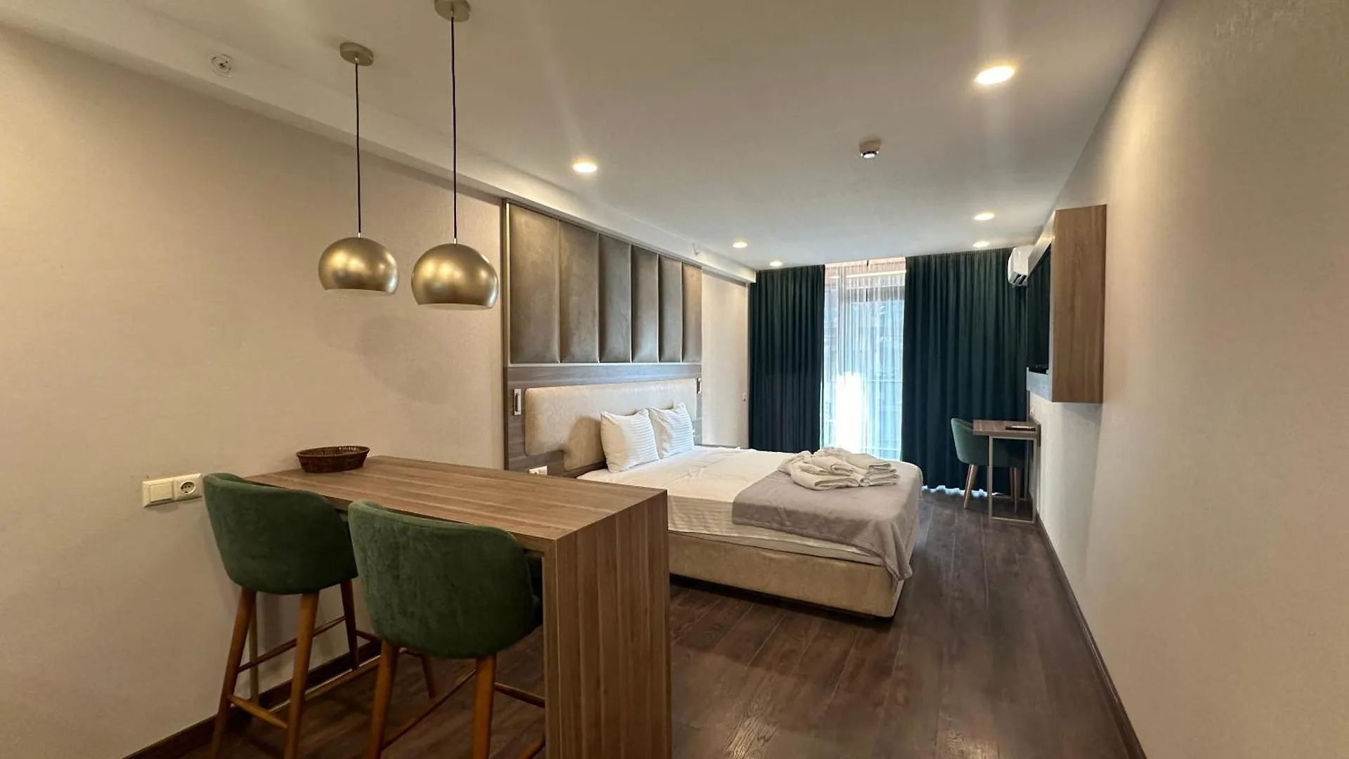 Luxury Family Apartment With Stunning Mountain View Batumi