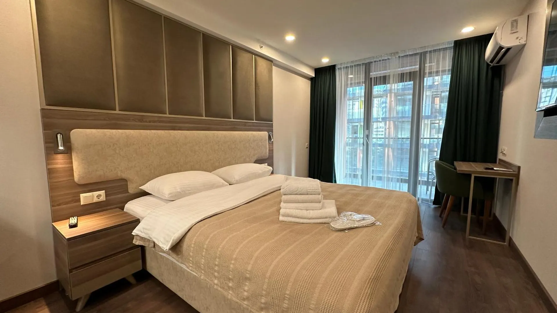 Luxury Family Apartment With Stunning Mountain View Batumi